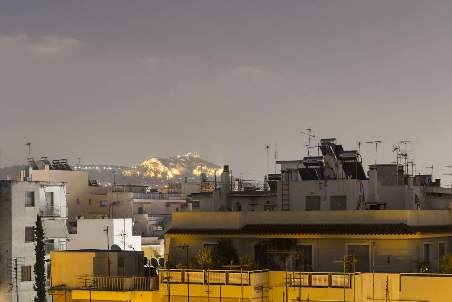 Ma Maison Nο 1, Penthouse, Acropolis And Lycabettus View, Ultra High Speed Internet 300 Mbps, 15' To Acropolis By Metro, 1' From Metro Station Athen Exterior foto